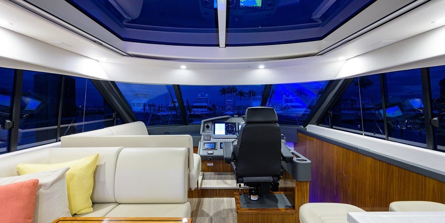 Riviera 5400 Sport Yacht