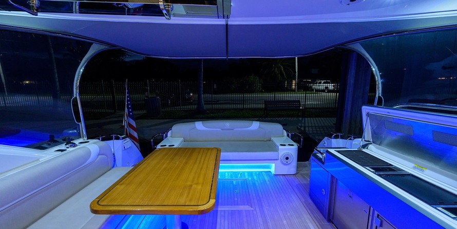 Riviera 5400 Sport Yacht