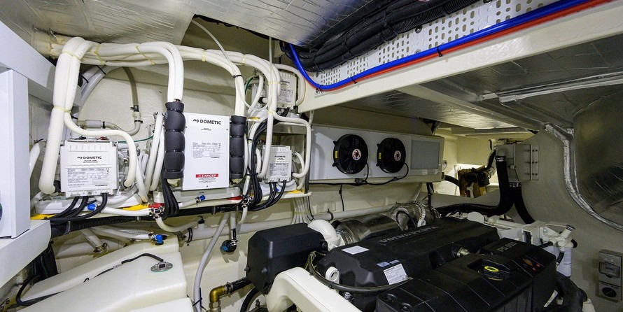 Riviera 5400 Sport Yacht