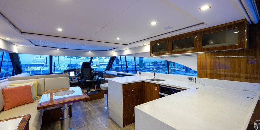 Riviera 5400 Sport Yacht