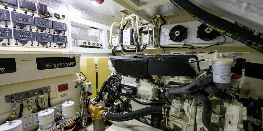 Riviera 5400 Sport Yacht