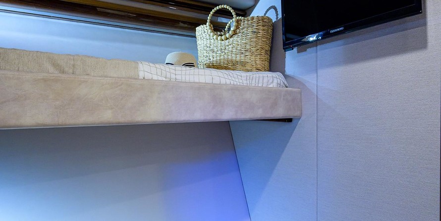 Riviera 5400 Sport Yacht