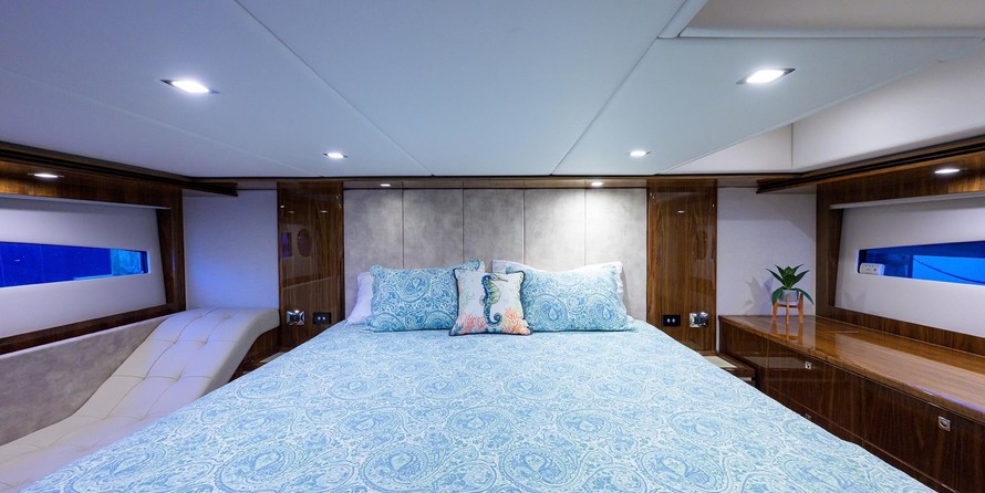 Riviera 5400 Sport Yacht