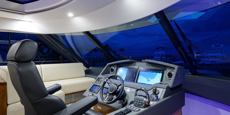 Riviera 5400 Sport Yacht