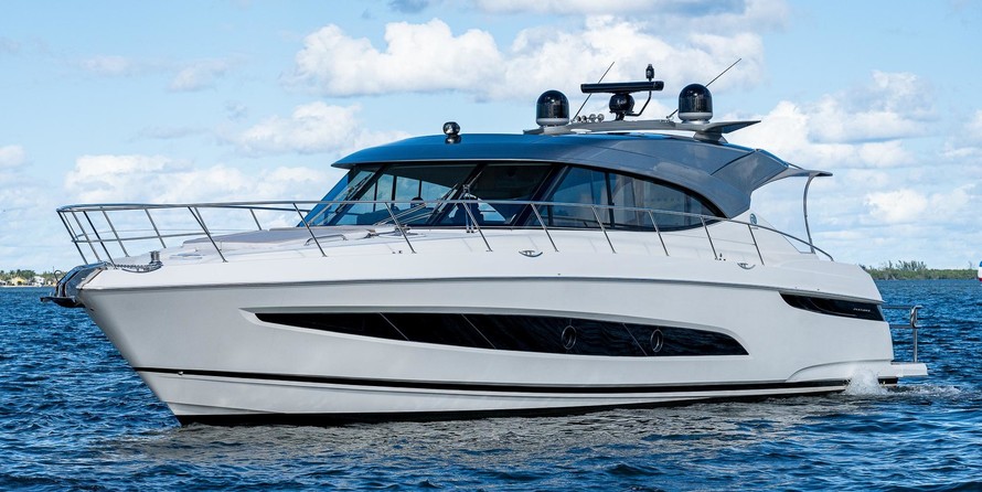 Riviera 5400 Sport Yacht