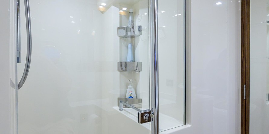 Riviera 5400 Sport Yacht