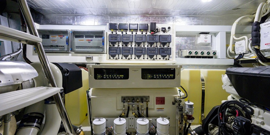 Riviera 5400 Sport Yacht