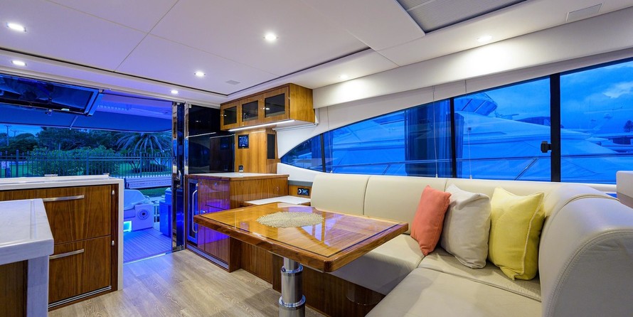 Riviera 5400 Sport Yacht