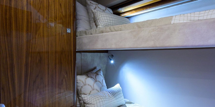 Riviera 5400 Sport Yacht