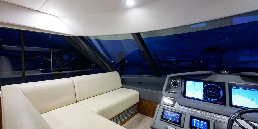 Riviera 5400 Sport Yacht