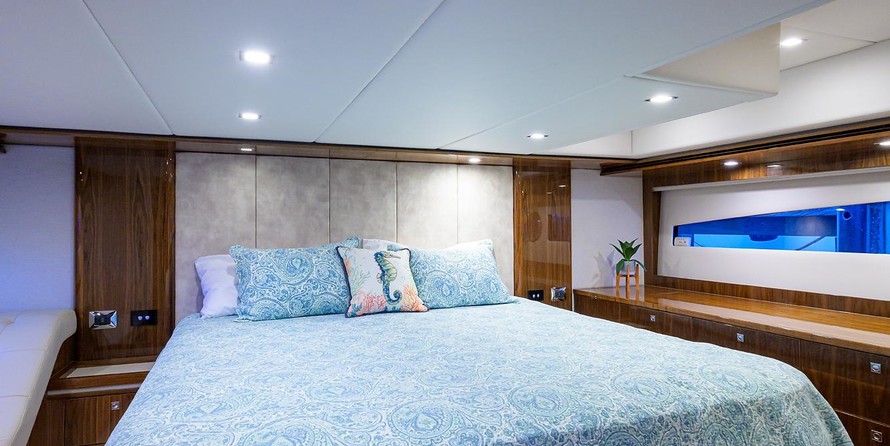 Riviera 5400 Sport Yacht