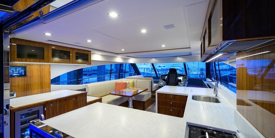 Riviera 5400 Sport Yacht