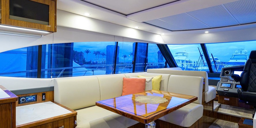 Riviera 5400 Sport Yacht