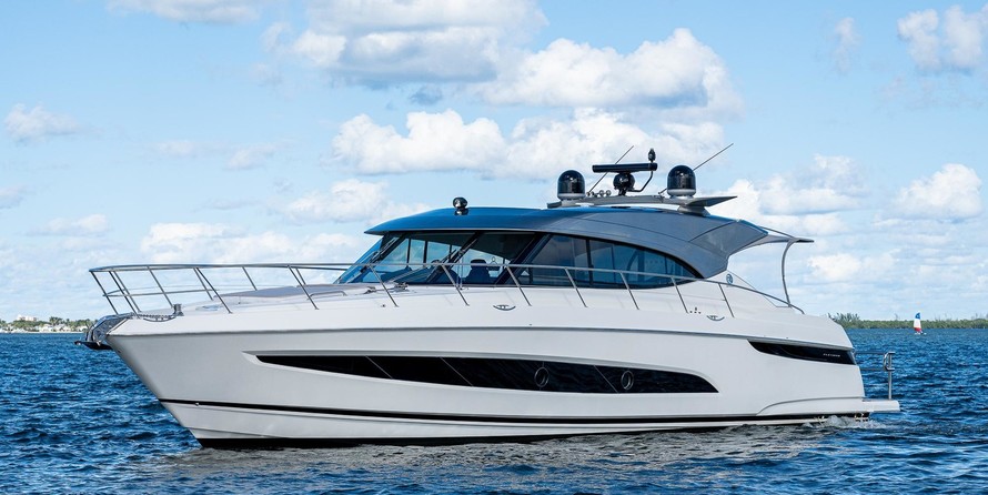 Riviera 5400 Sport Yacht