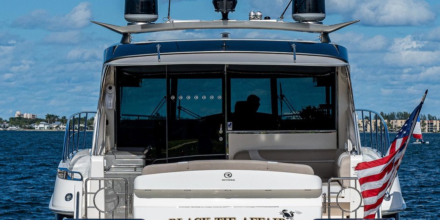 Riviera 5400 Sport Yacht