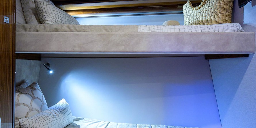 Riviera 5400 Sport Yacht