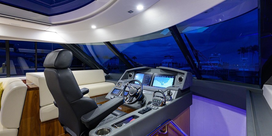 Riviera 5400 Sport Yacht