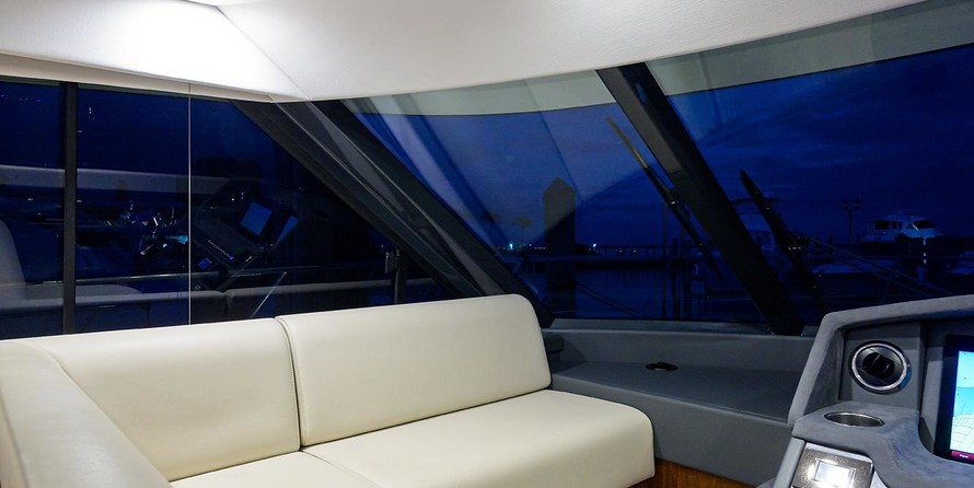 Riviera 5400 Sport Yacht