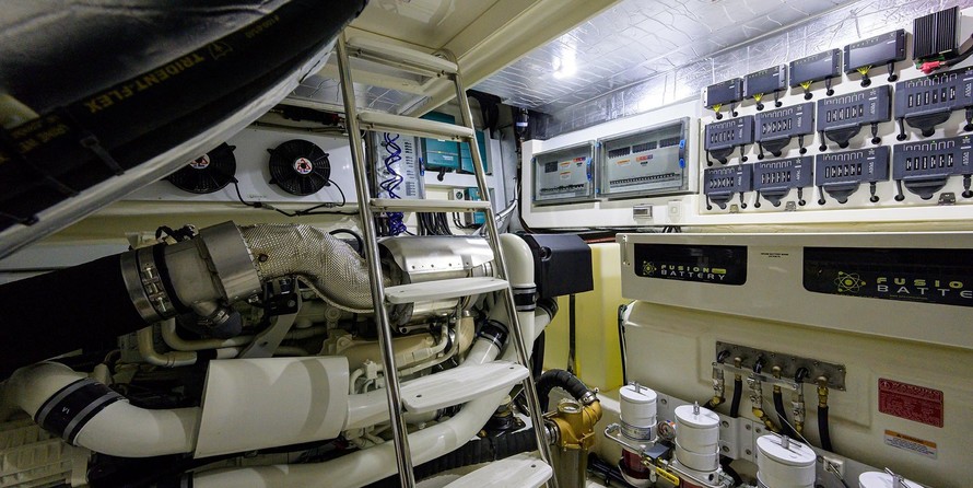 Riviera 5400 Sport Yacht