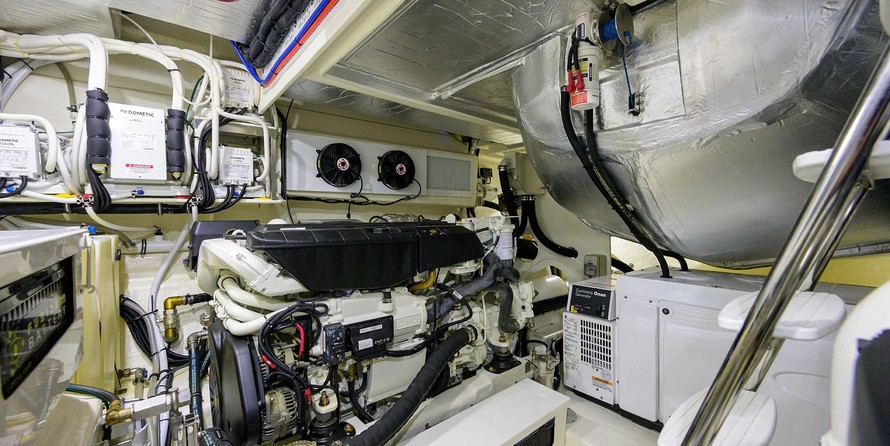 Riviera 5400 Sport Yacht