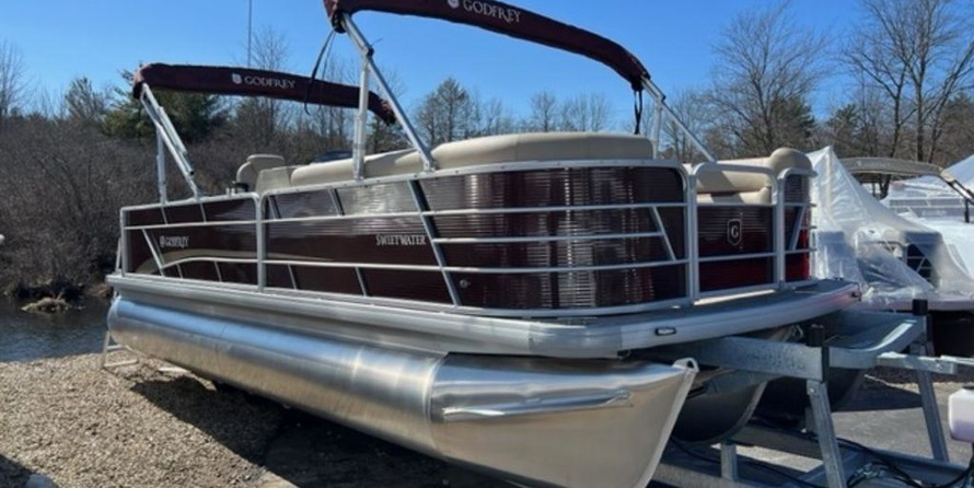 60 x 16 tri-toon passenger vessel