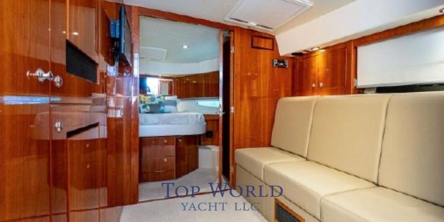 Riviera 5000 Sport Yacht