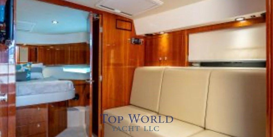 Riviera 5000 Sport Yacht