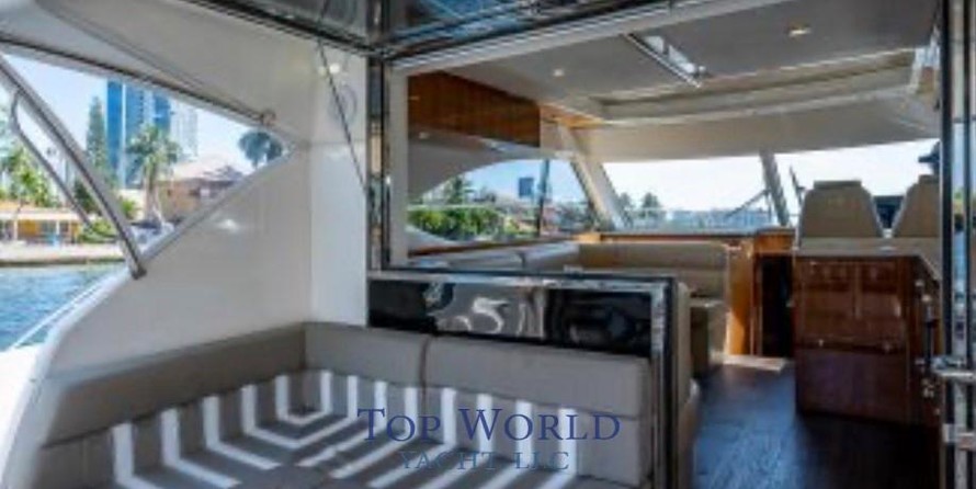 Riviera 5000 Sport Yacht