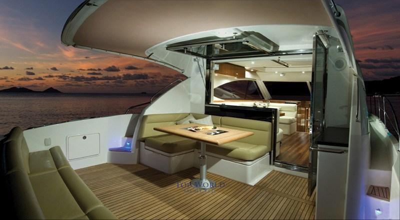 Riviera 5000 Sport Yacht