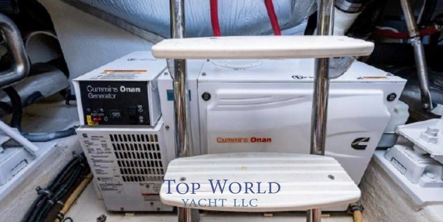 Riviera 5000 Sport Yacht