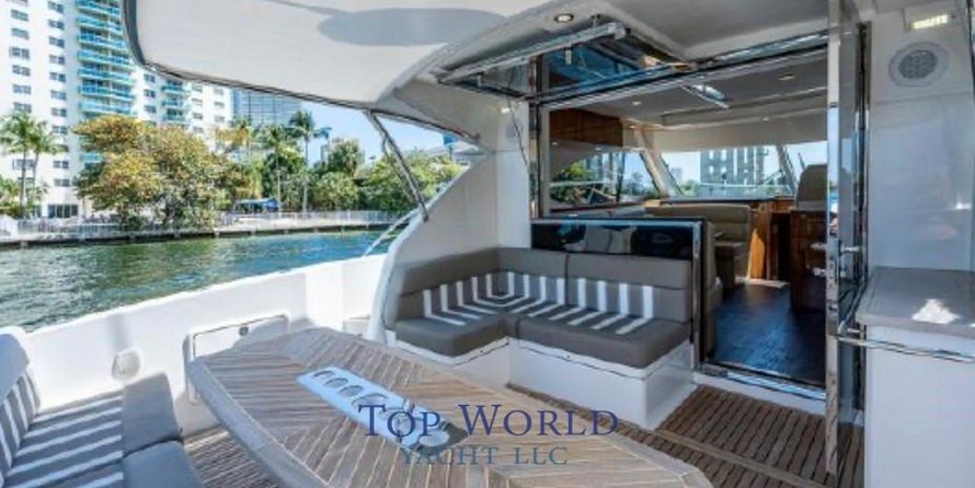 Riviera 5000 Sport Yacht