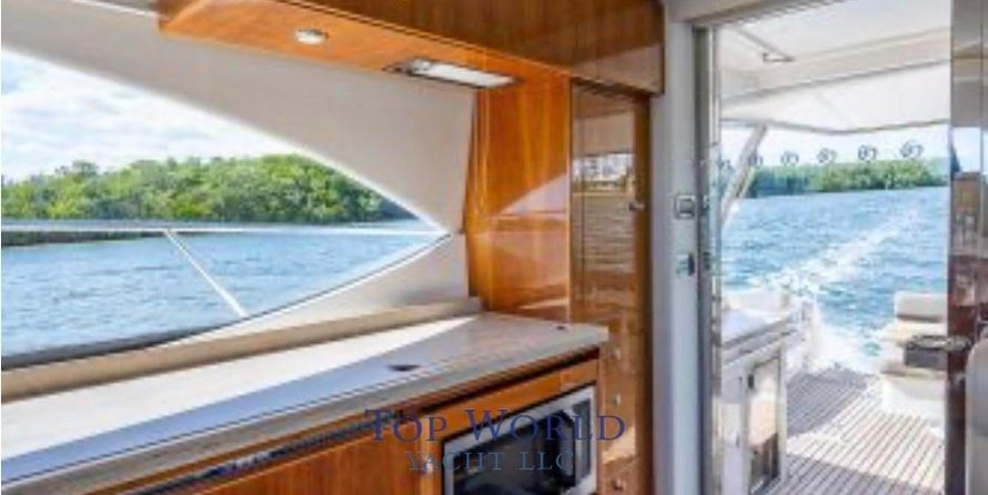 Riviera 5000 Sport Yacht