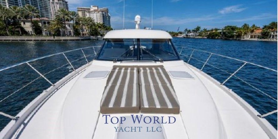 Riviera 5000 Sport Yacht