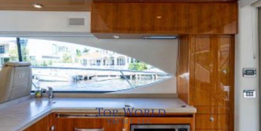 Riviera 5000 Sport Yacht