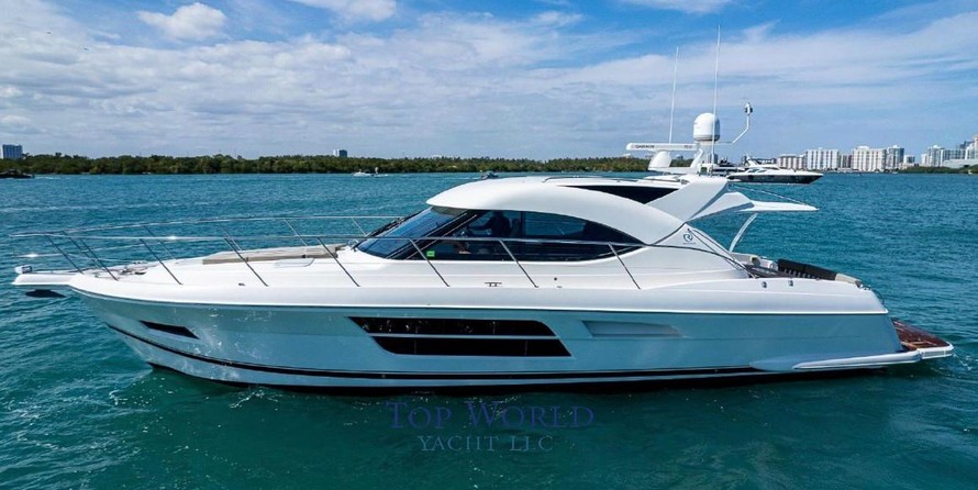 Riviera 5000 Sport Yacht