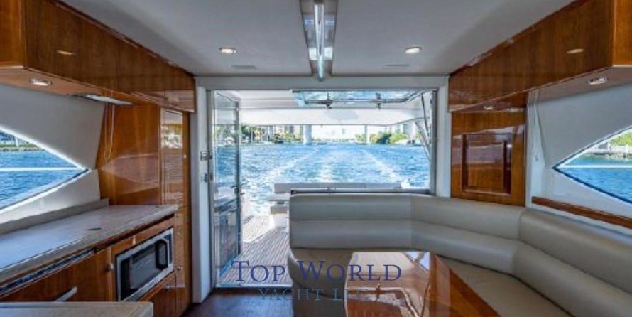 Riviera 5000 Sport Yacht