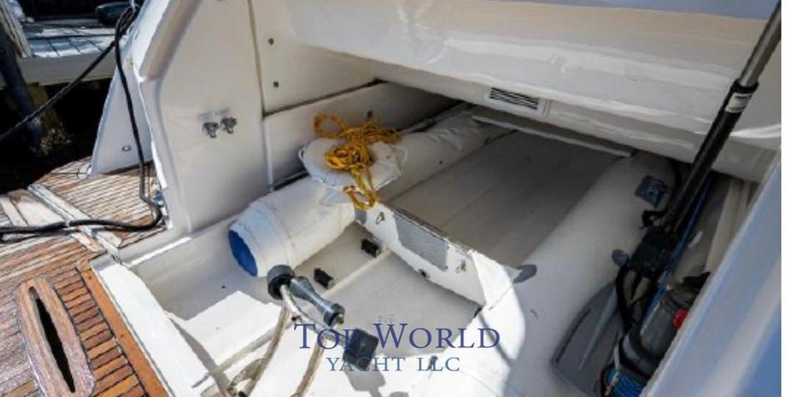 Riviera 5000 Sport Yacht