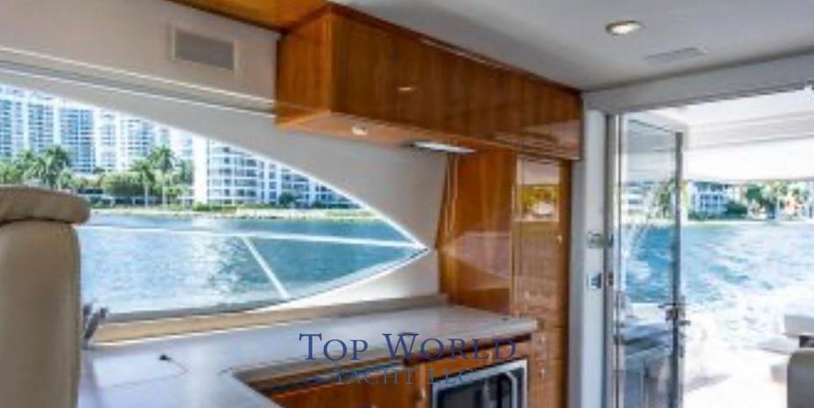 Riviera 5000 Sport Yacht