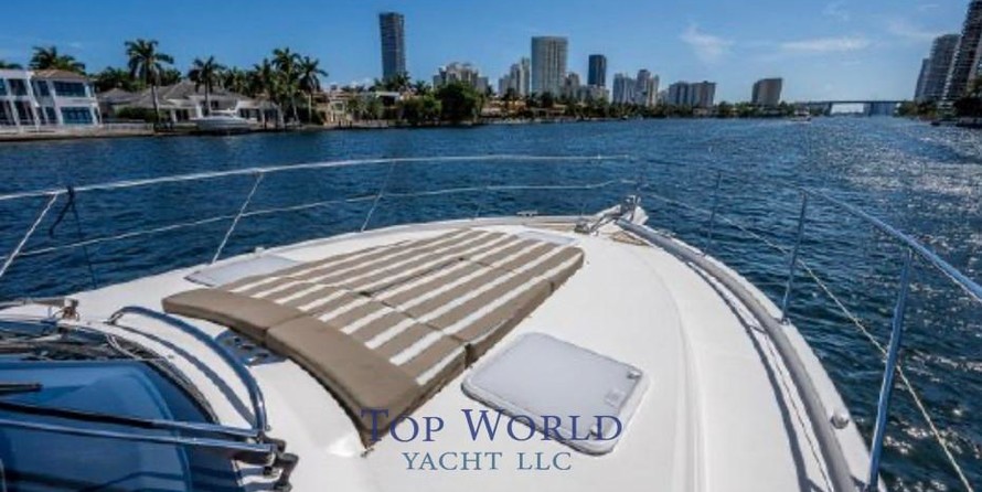 Riviera 5000 Sport Yacht