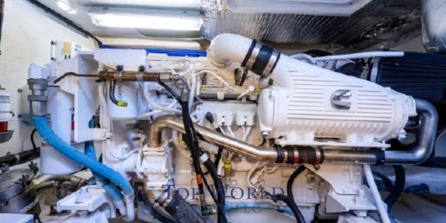 Riviera 5000 Sport Yacht