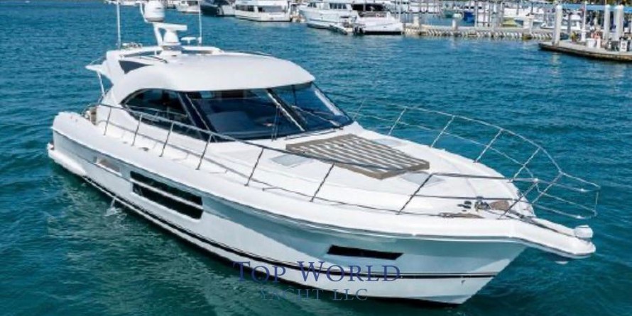 Riviera 5000 Sport Yacht