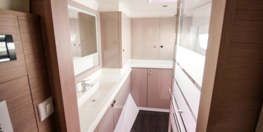 Fountaine Pajot Astréa 42