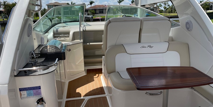 Sea Ray 330 Sundancer