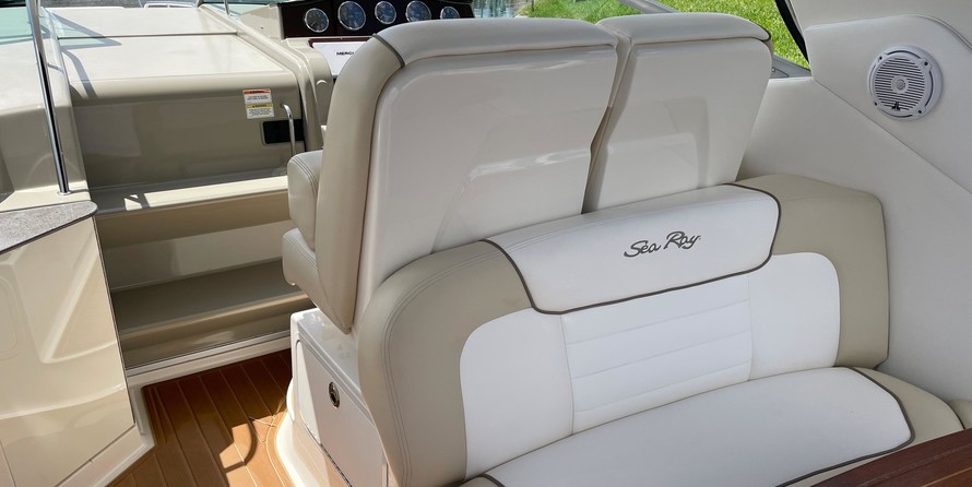 Sea Ray 330 Sundancer