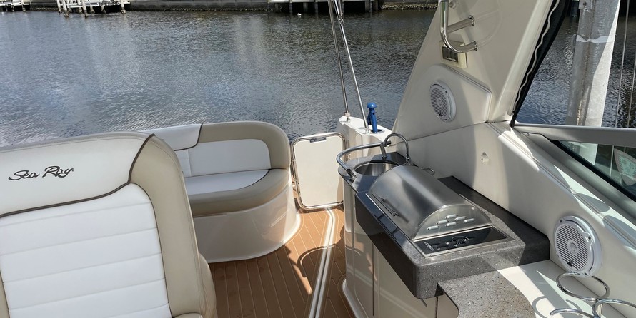 Sea Ray 330 Sundancer