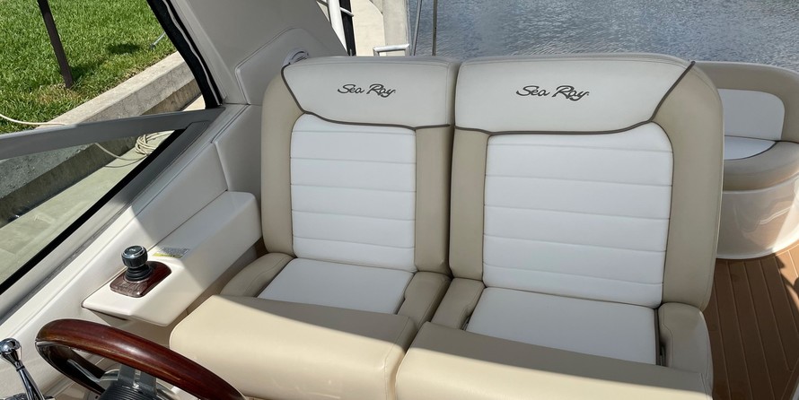 Sea Ray 330 Sundancer