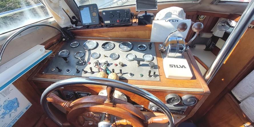 Van de stadt custom 32 steel yacht