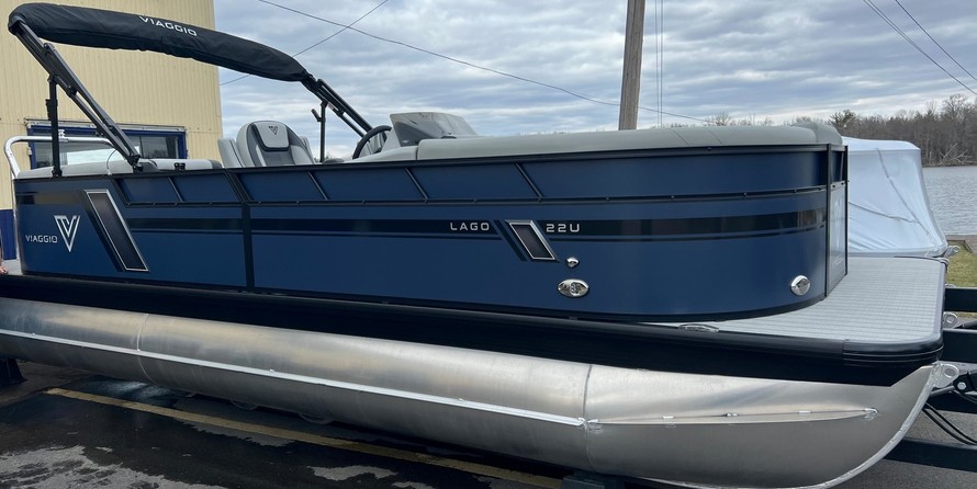 60 x 16 tri-toon passenger vessel