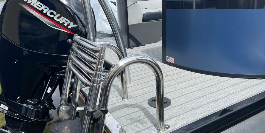 60 x 16 tri-toon passenger vessel