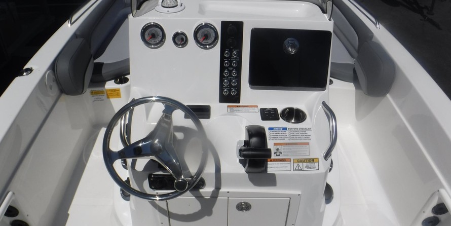 Nauticstar 211